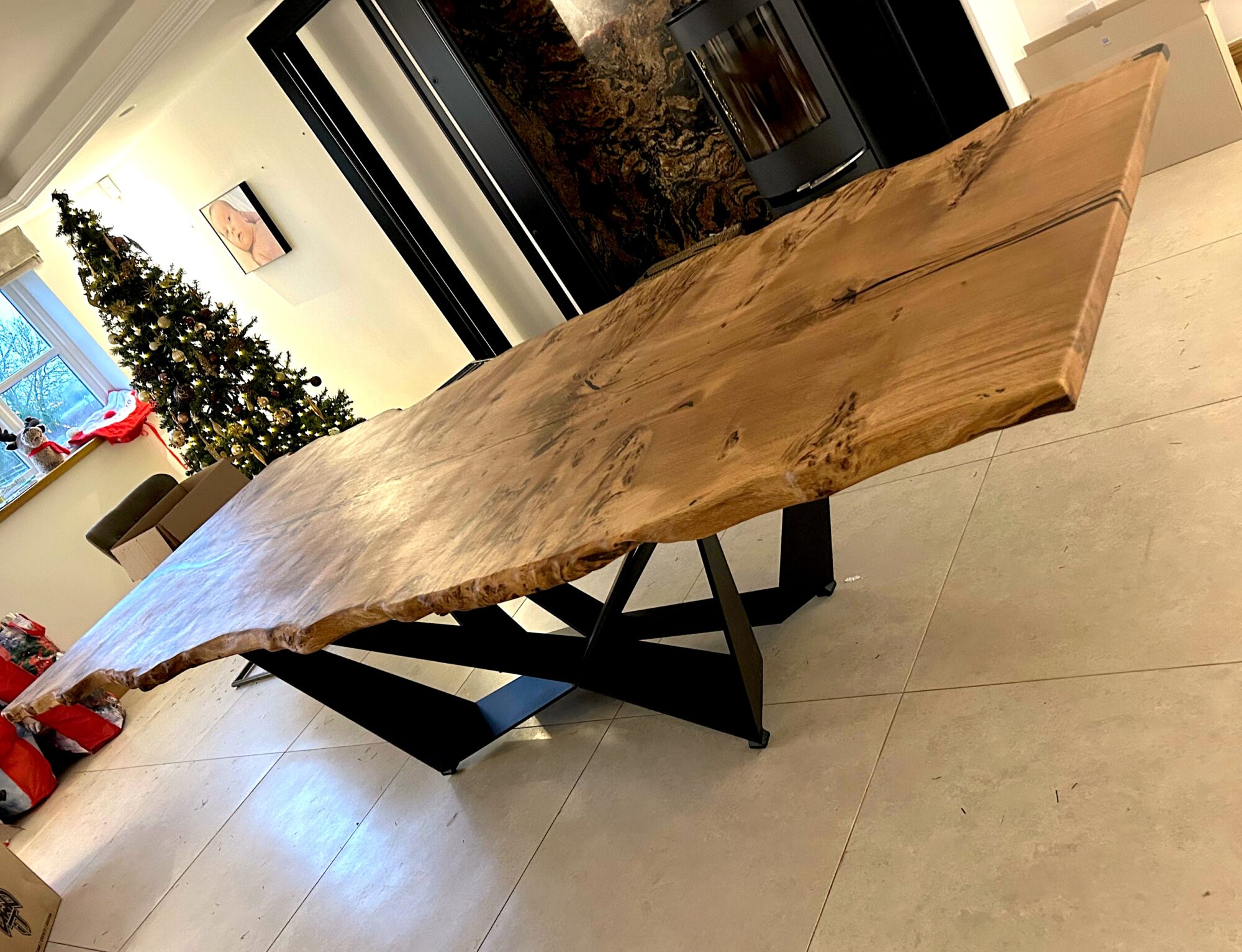 Single-slab pippy oak table